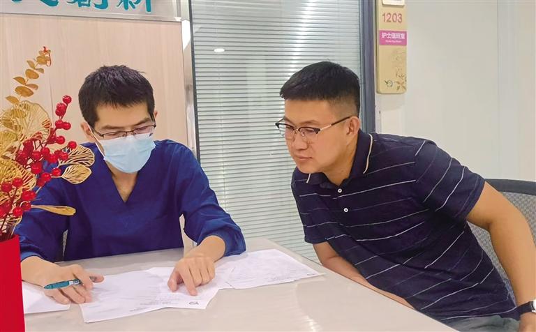 社区的“女儿”：命运波折处 温情长相伴